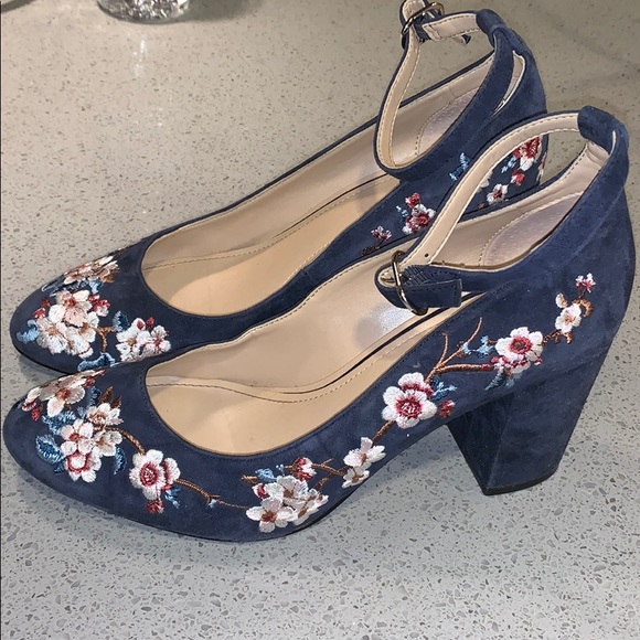 White House Black Market Blue Embroidered Heels - Picture 2 of 4